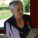 Annie pronon&ccedil;ant son discours...